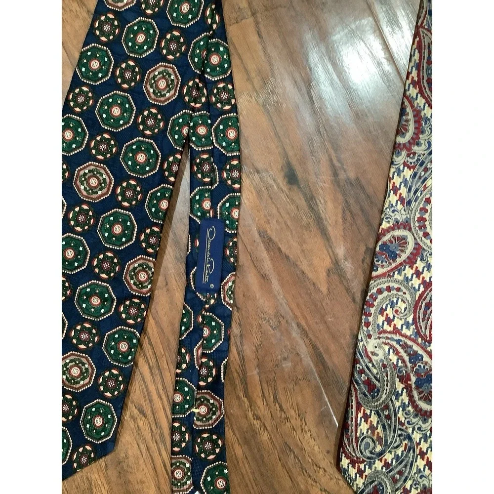 2 Oscar De La Renta  Men's Silk Tie Made in USA